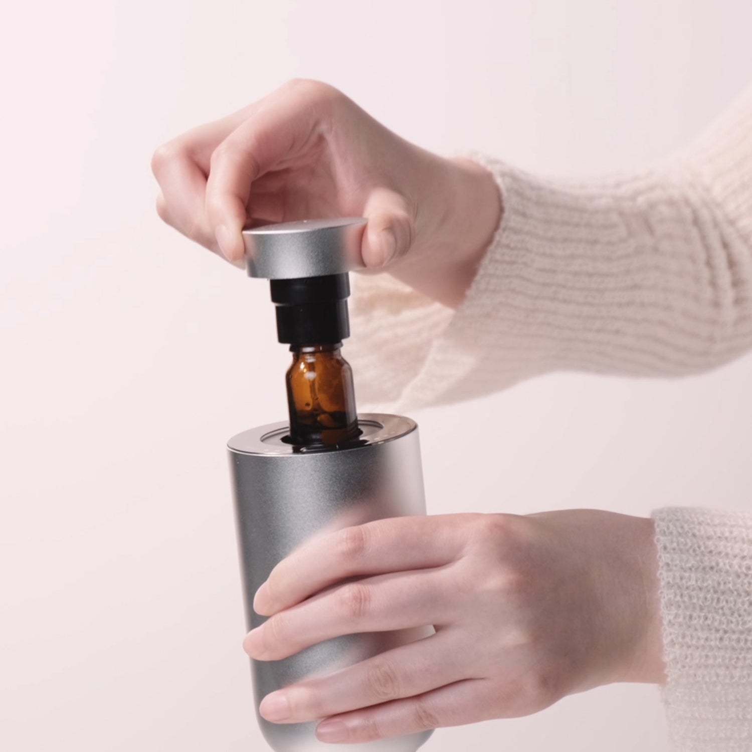 Seasonal Scentscape: A Year-Round Guide to Switching Fragrances in Your Electric Oil Diffuser - VAUCLUSE