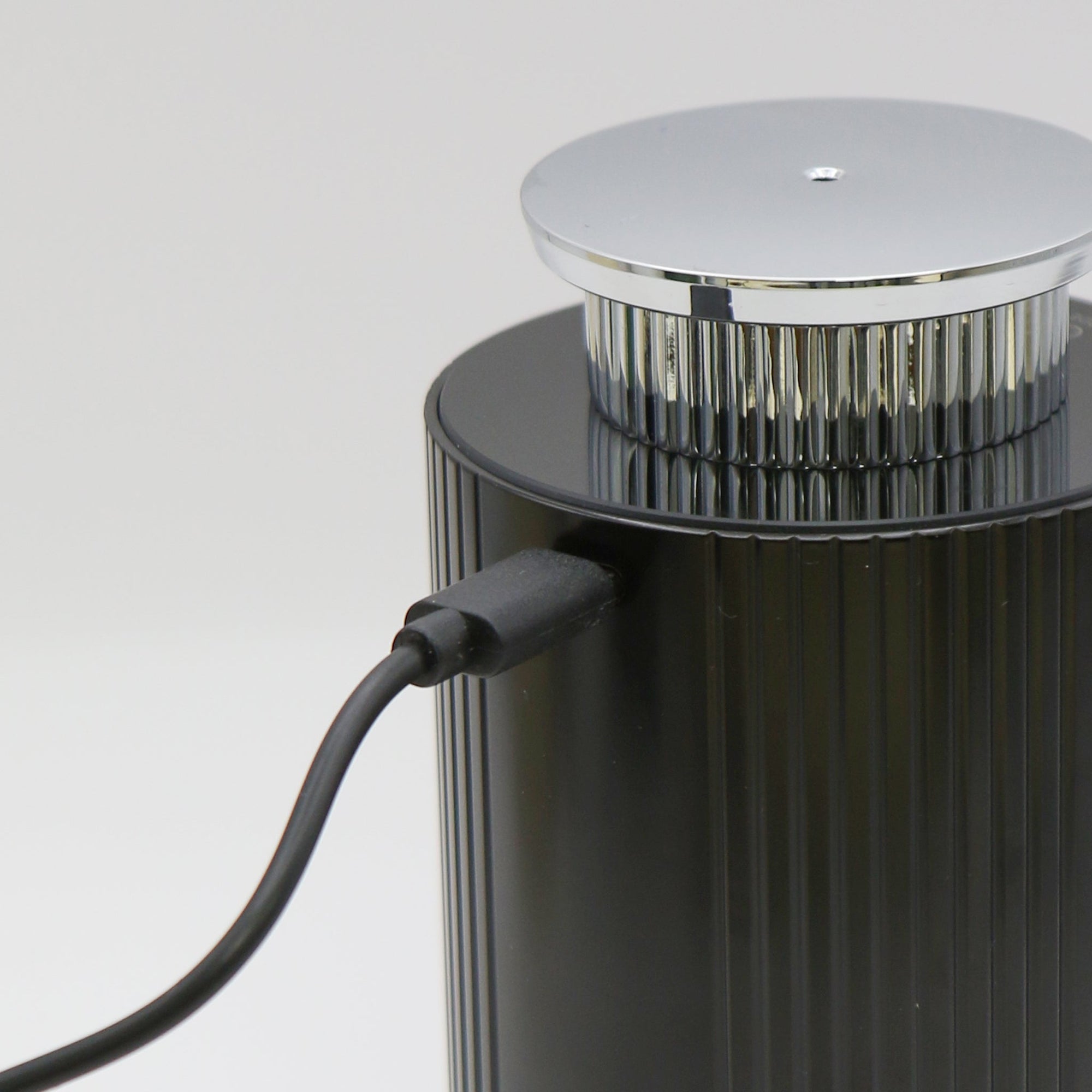 Ribbed Essential Oil Diffuser (Black) - VAUCLUSE