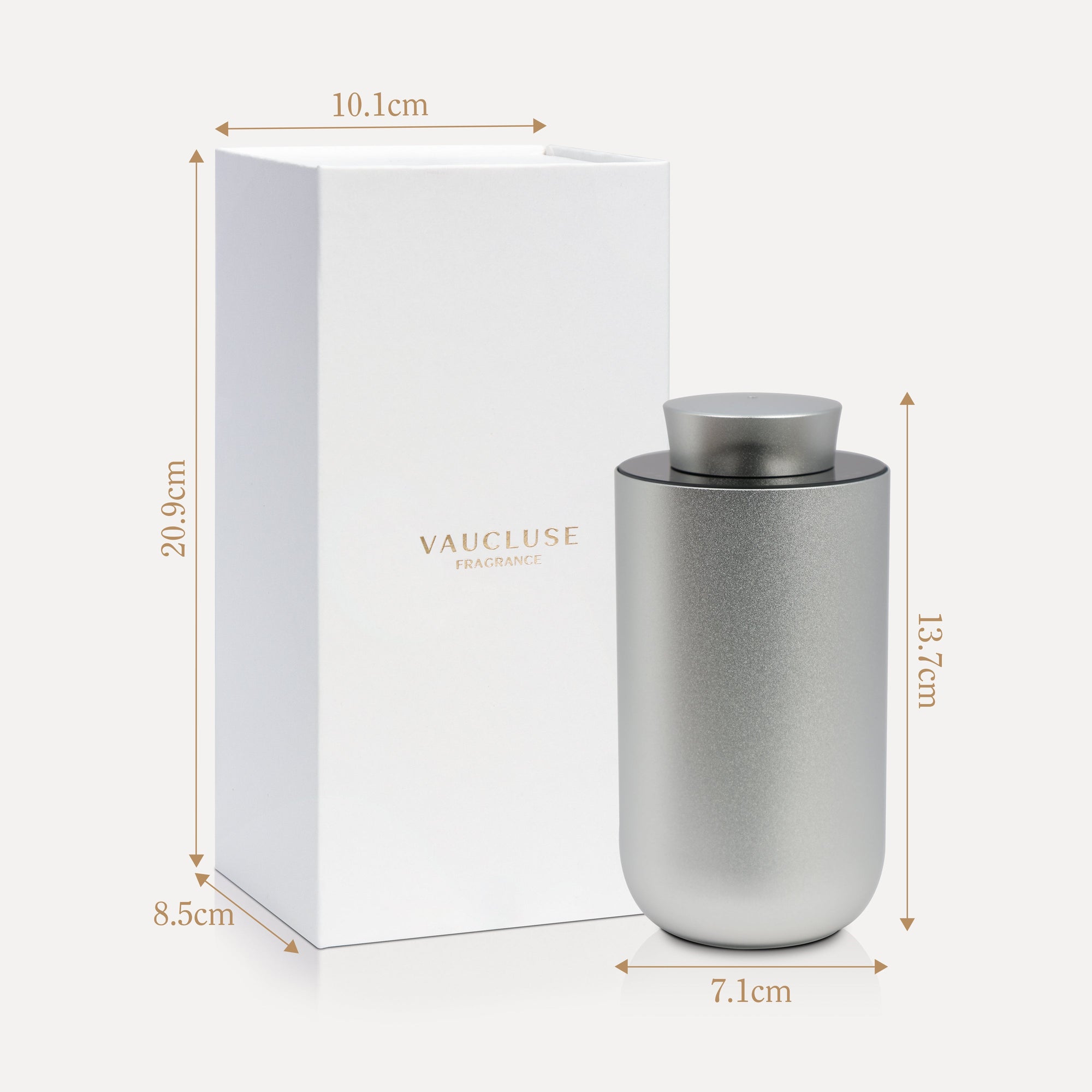 An infographic chart displaying the silver diffuser dimensions at 13.3cm height and 7.1cm width next to its elegant white presentation box.