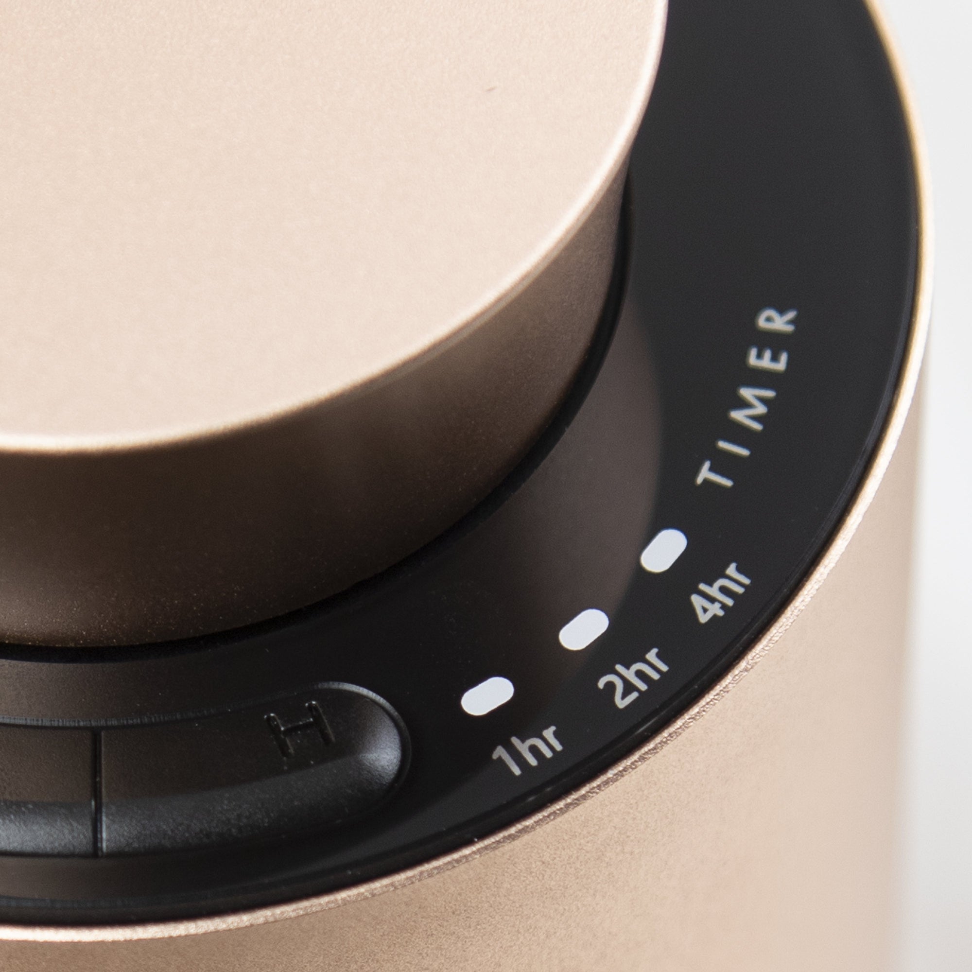 A close-up detail view of the black interface ring on the rose gold diffuser, highlighting custom timer settings for 1 hour, 2 hours, and 4 hours.